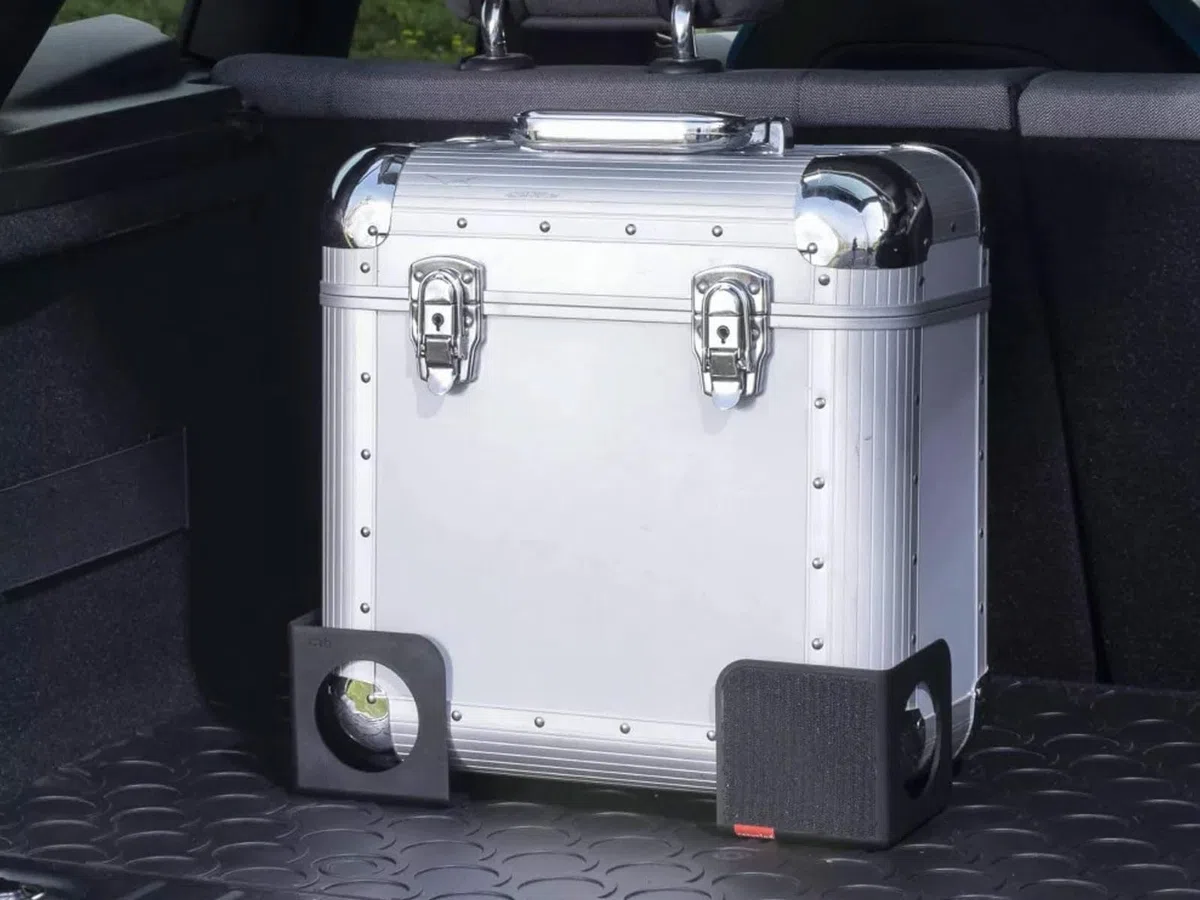 rati Nook 2x Kofferraum Organizer Klett & Antirutschpads [100% Recycelt] Gepäckfixierung Kofferraum - Designprämiert iF Award - Universal Auto Zubehör für Taschen Flaschen Boxen usw. - Schwarz